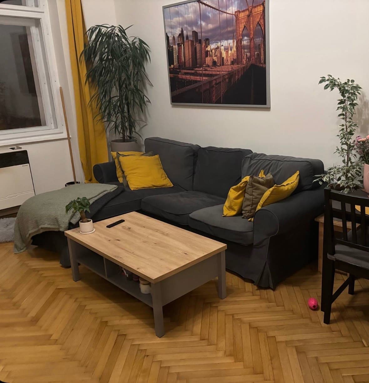 Rohová pohovka tmavě šedá