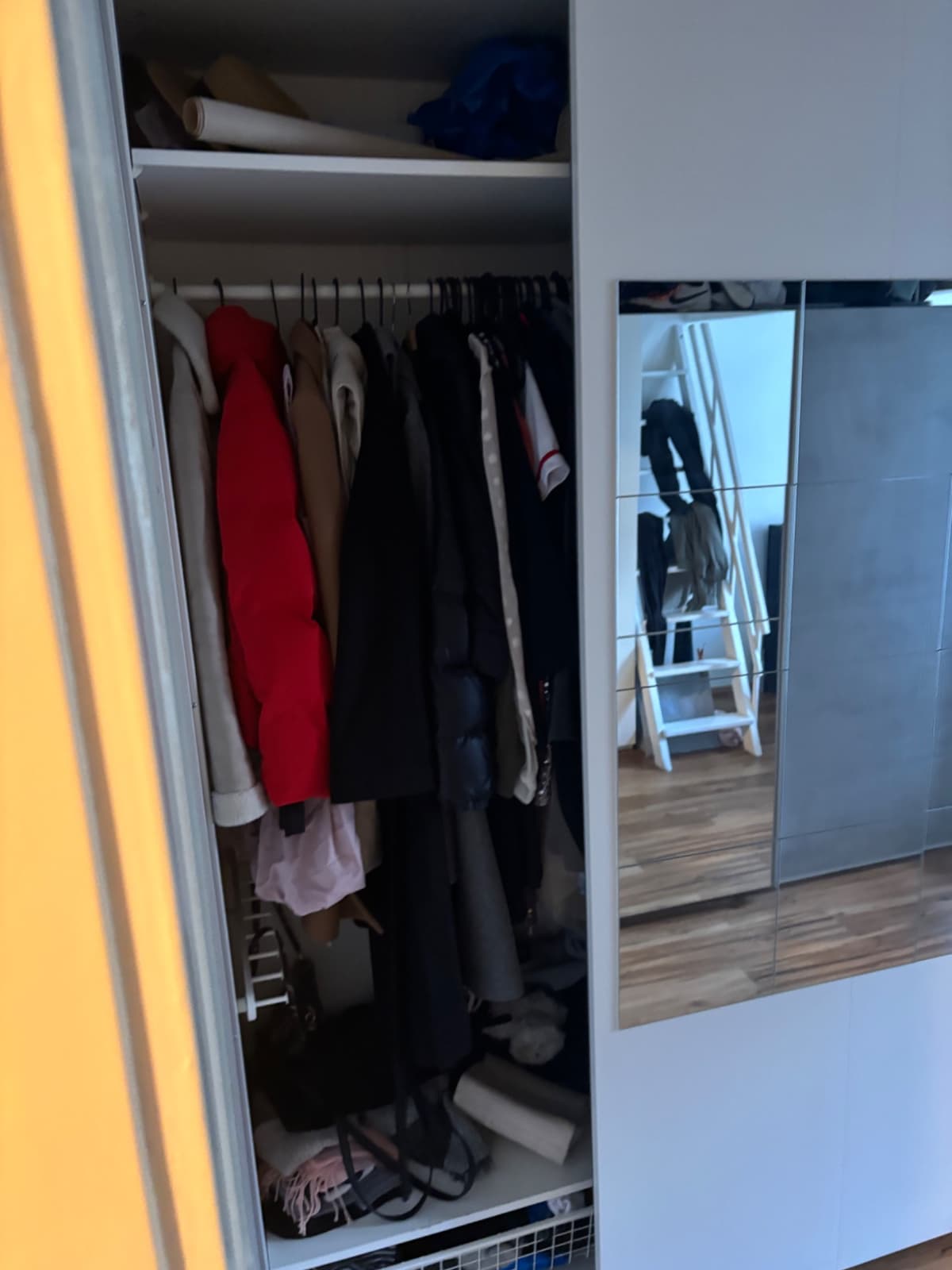 Šatní skříň s 200cm posuvnými dveřmi a zrcadlem - 2