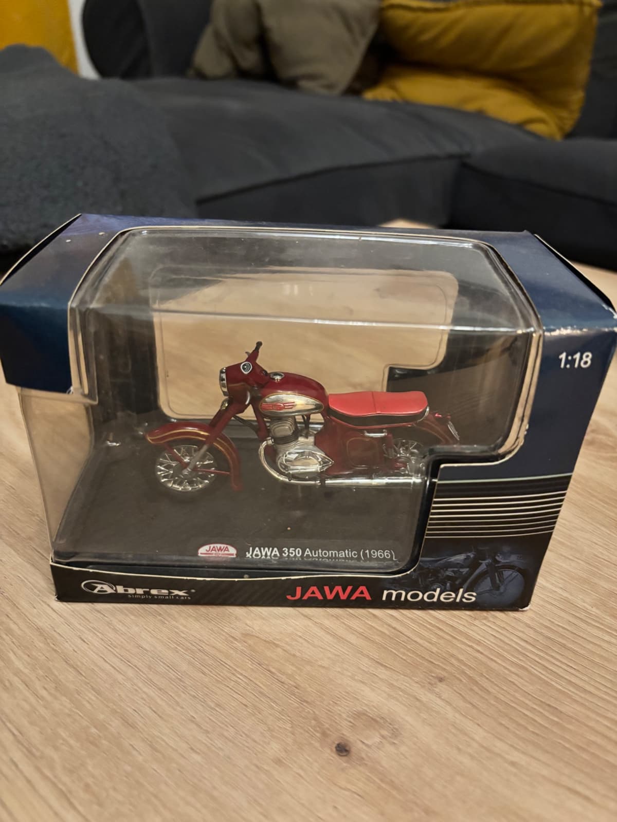Model Jawa 350 Automatic (1966) v měřítku 1:18 - 2