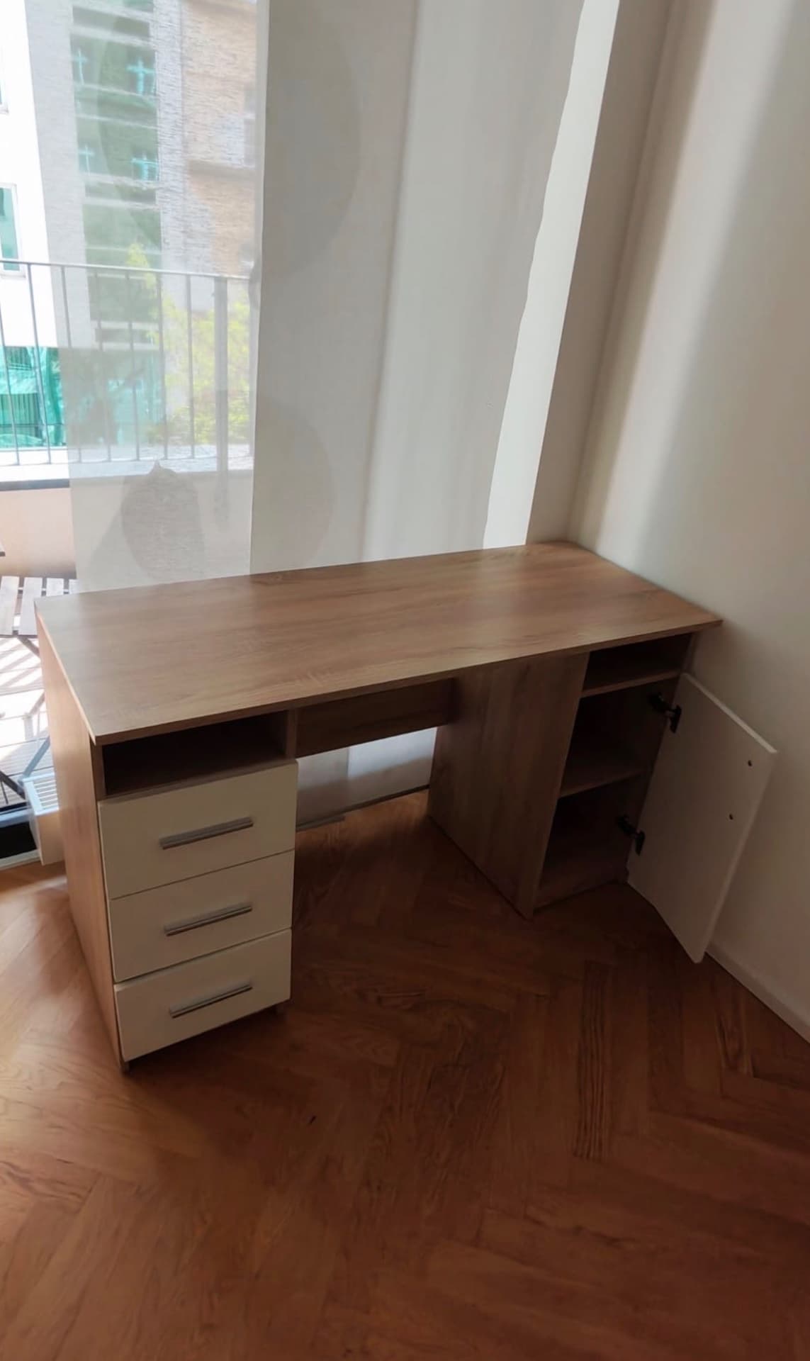 Psací stůl s úložným prostorem + kancelářská židle