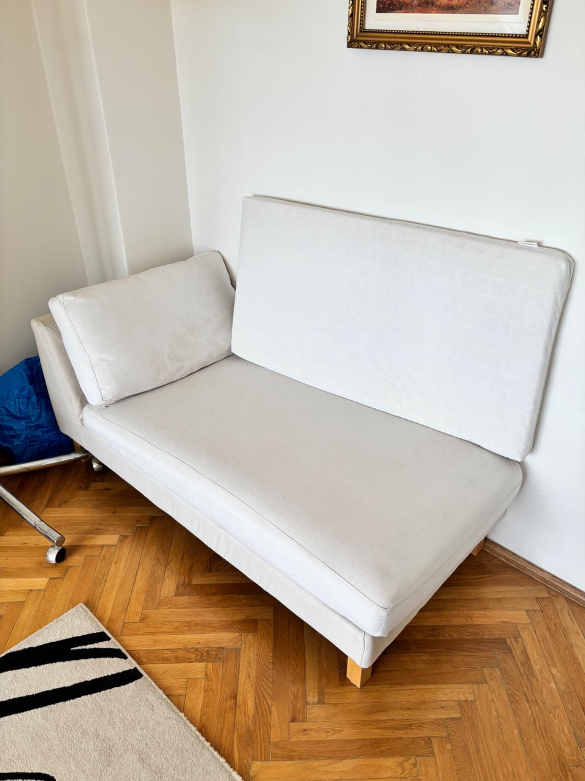 Malá pohovka, gauč s taburetem