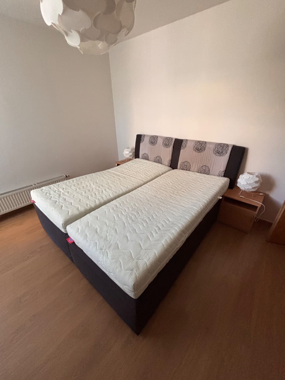 Manželská postel s 180x200 čelem a dvěma matracemi