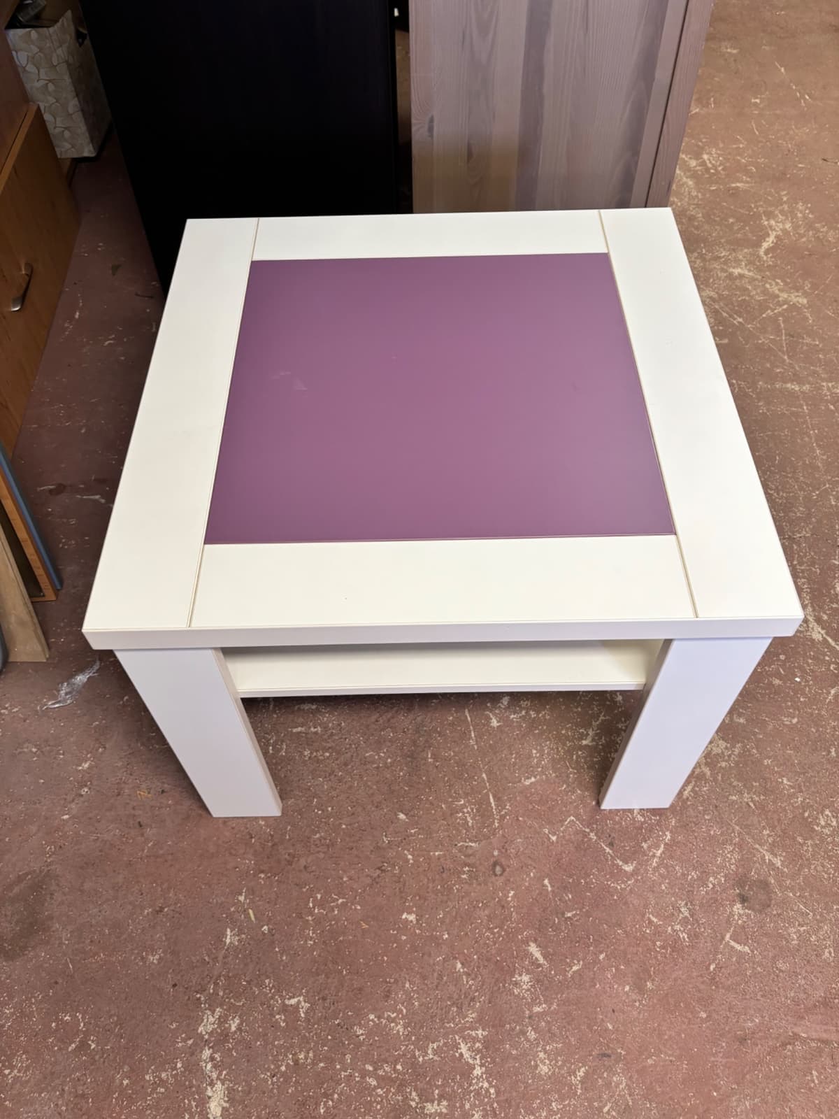 Konferenční stolek čtvercový s úložnou policí bílo-fialový - 2