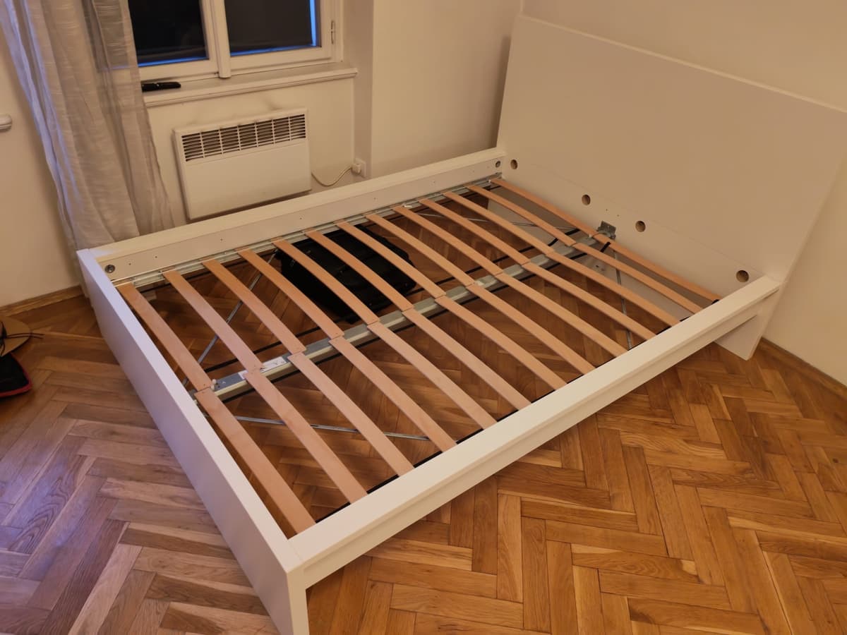 Manželská postel bílá