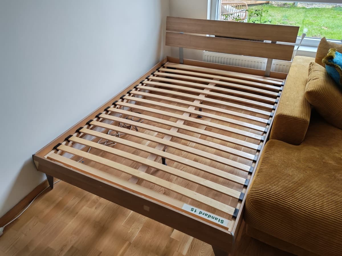 Postel manželská roštem a čelem