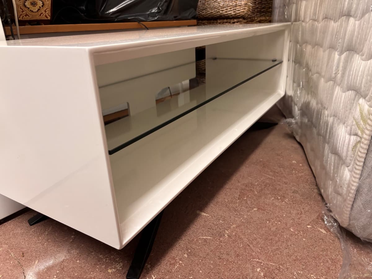 Televizní stolek bílý s prosklenou policí - 2