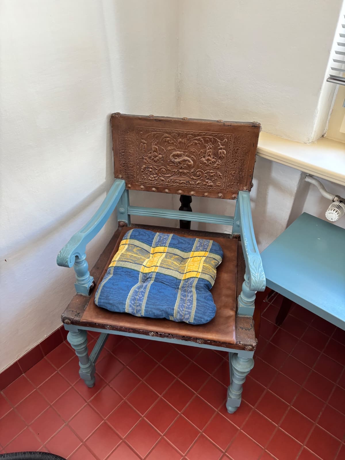 Sestava nábytku vintage zrcadlo, skříňka a židle - 3