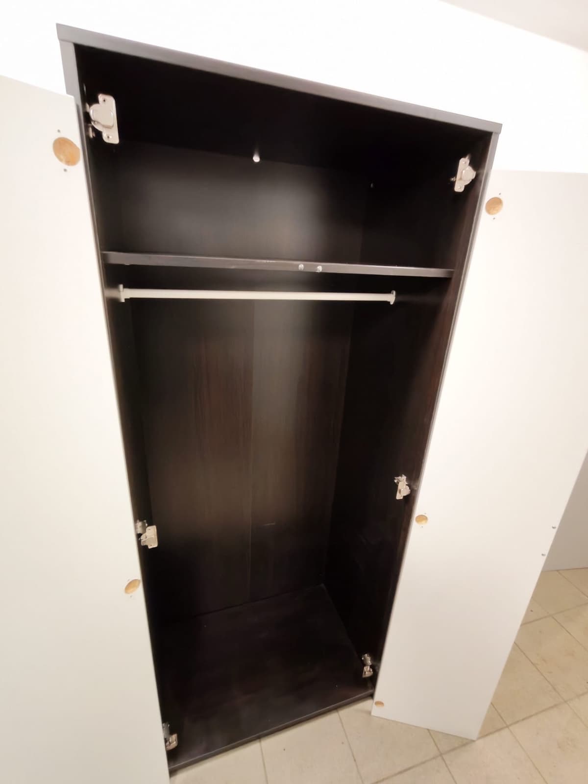 Skříň a komoda bílo-černá - 3