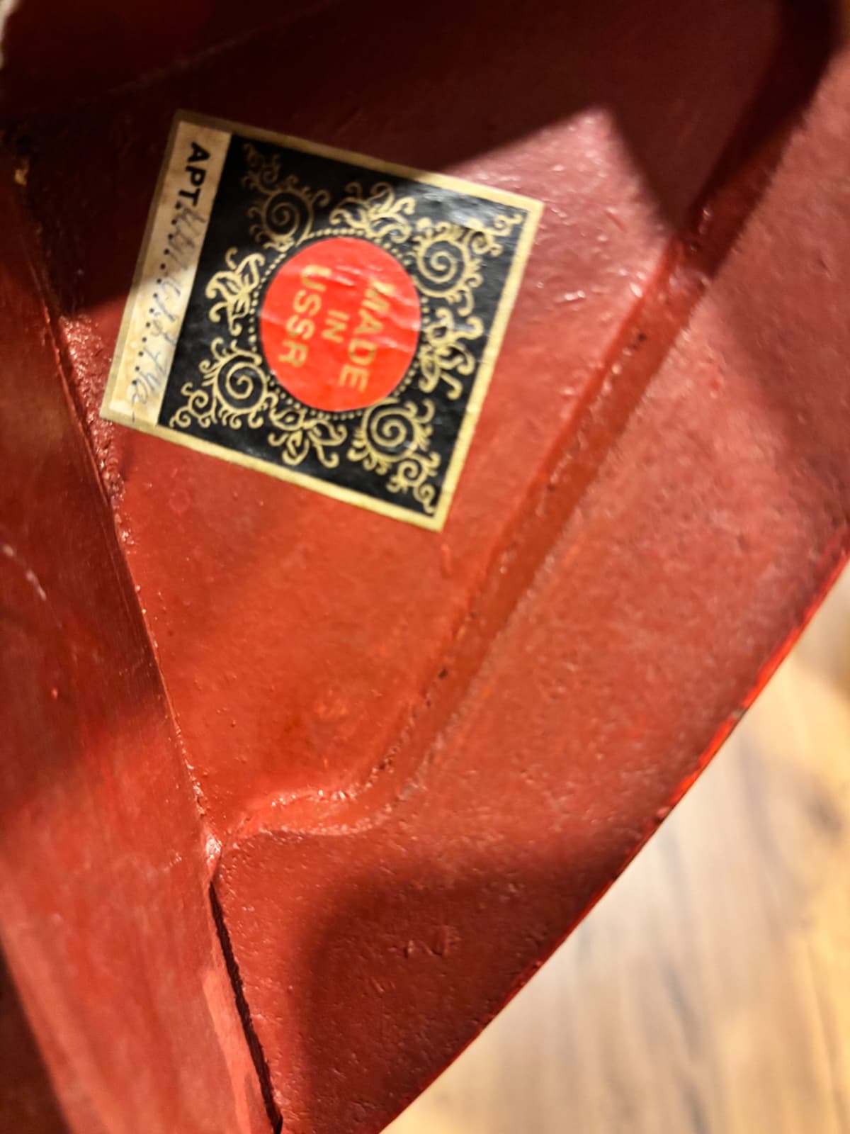 Konferenční odkládací stolek zdobený - 2