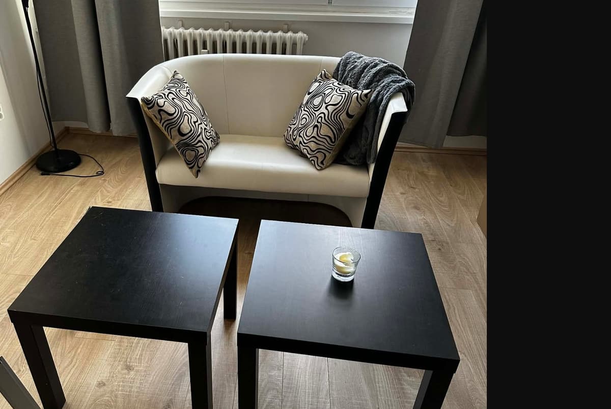 Sedačka a dva konferenční stolky