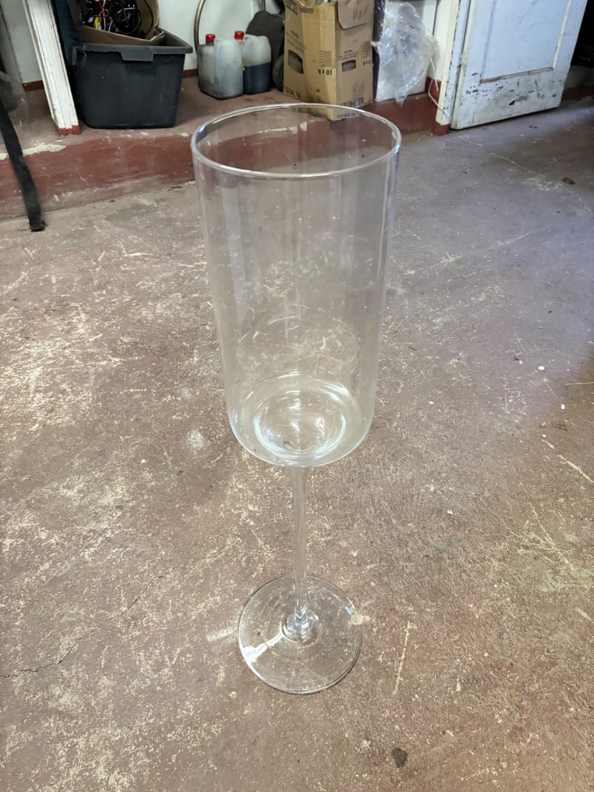 Váza skleněná vysoká stojící