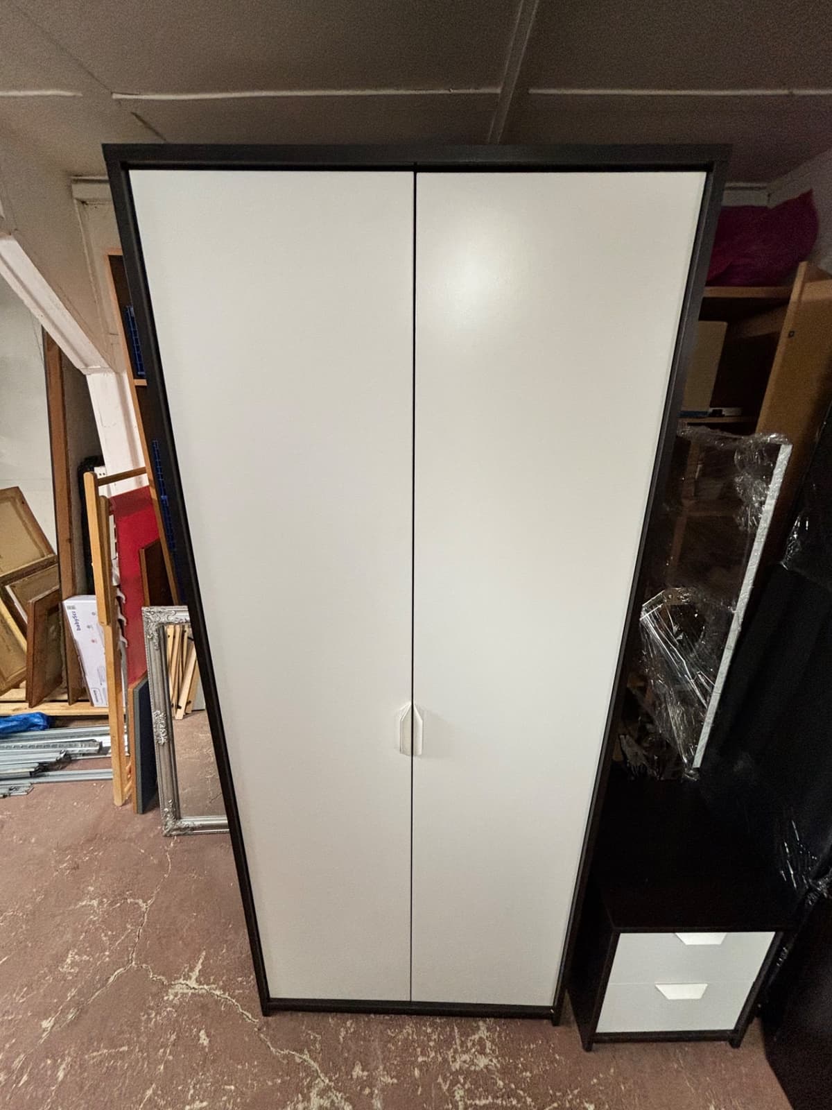 Šatní skříň dvoudveřová s komodami