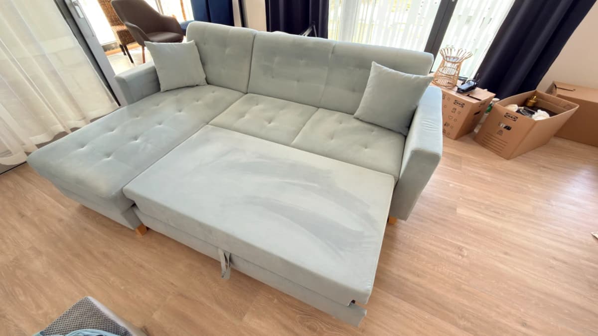 Rohová rozkládací pohovka s úložným prostorem - 1